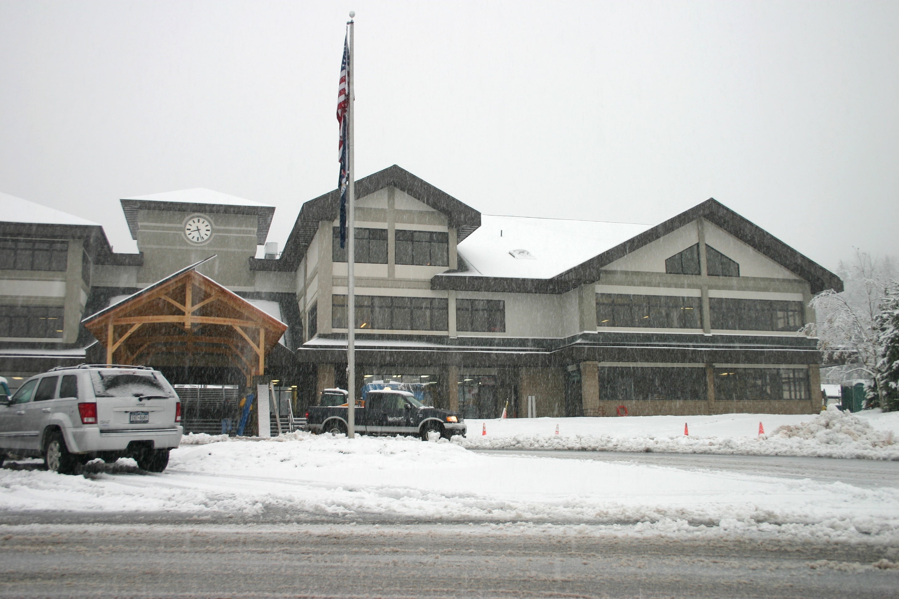 Windham Mountain, NY At its lowest, the snow level is boot high; at its highest - at the summit of Windham Mountain - there are 27 inches of the white stuff. Tim Woods,…