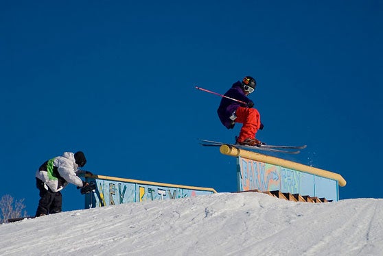 Justin Dorey: 5 Truths, 5 Lies 2. Justin could eat sushi for breakfast, lunch, and dinner every day of the year.3. He once BASE-jumped out of a hot air balloon.4. His cousin played…