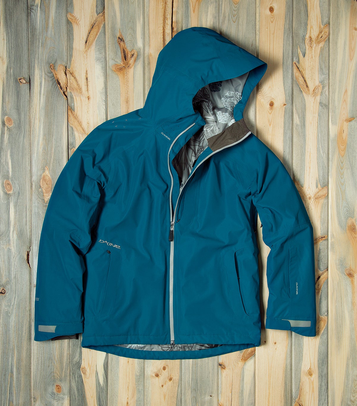 DAKINE BALKAN JACKET With a Gore-Tex membrane and PrimaLoft insulation, the Balkan is near-impenetrable. Its cargo structure is simple yet functional, with two pockets at…