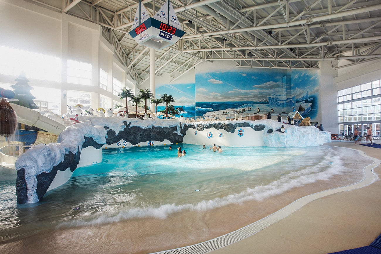 SKI0118_OLY_YongpyeongPeakIsland An indoor pool at Yongpyong's Peak Island water park.