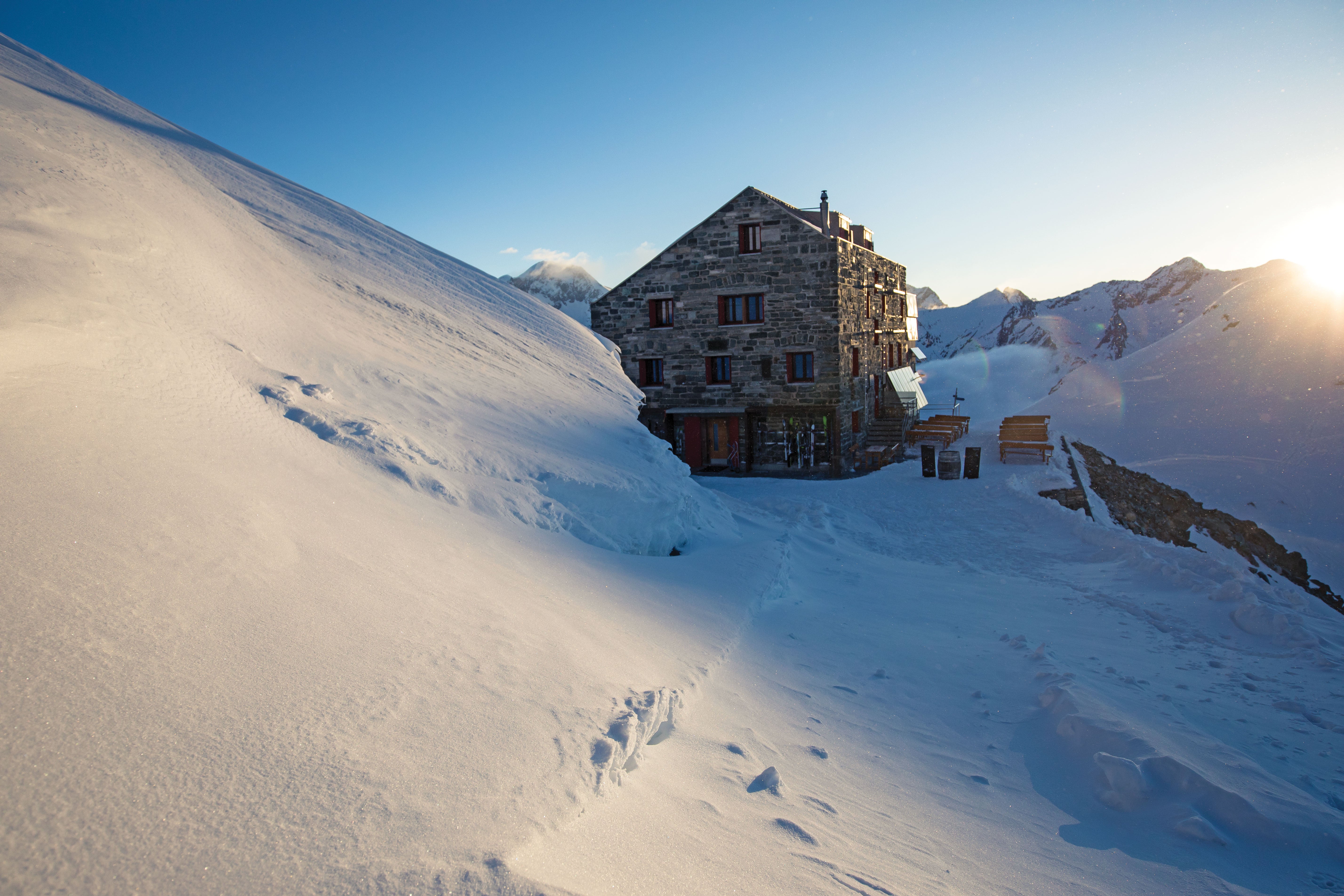 SKI0118_UTL3_creditSimonRicklin The sturdy stone Britannia Hut dates to the early 1900s
