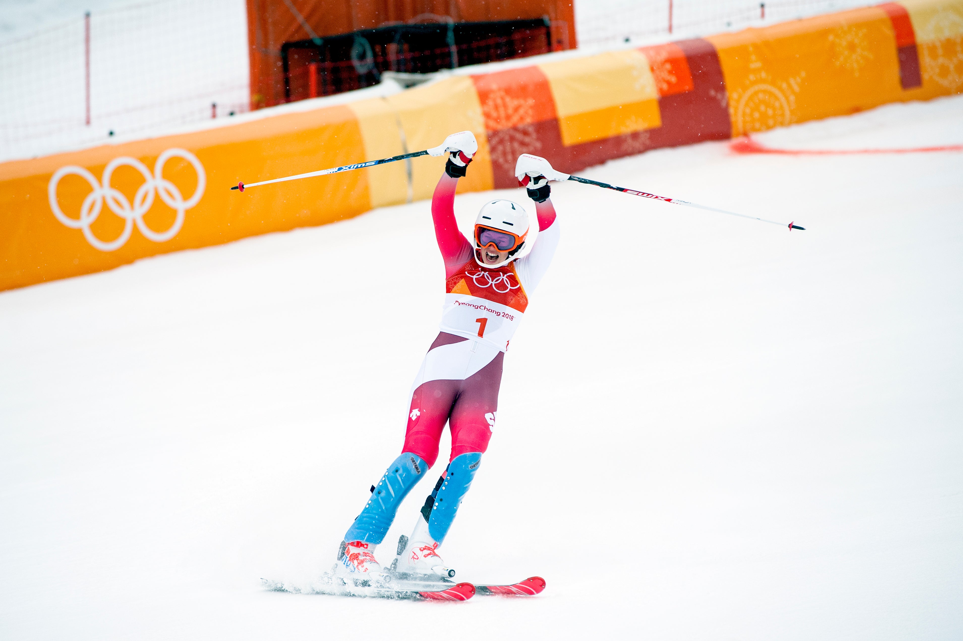 michelle-gisin_w-ac_crystal-sagan Michelle Gisin finishes the Alpine Combined slalom.