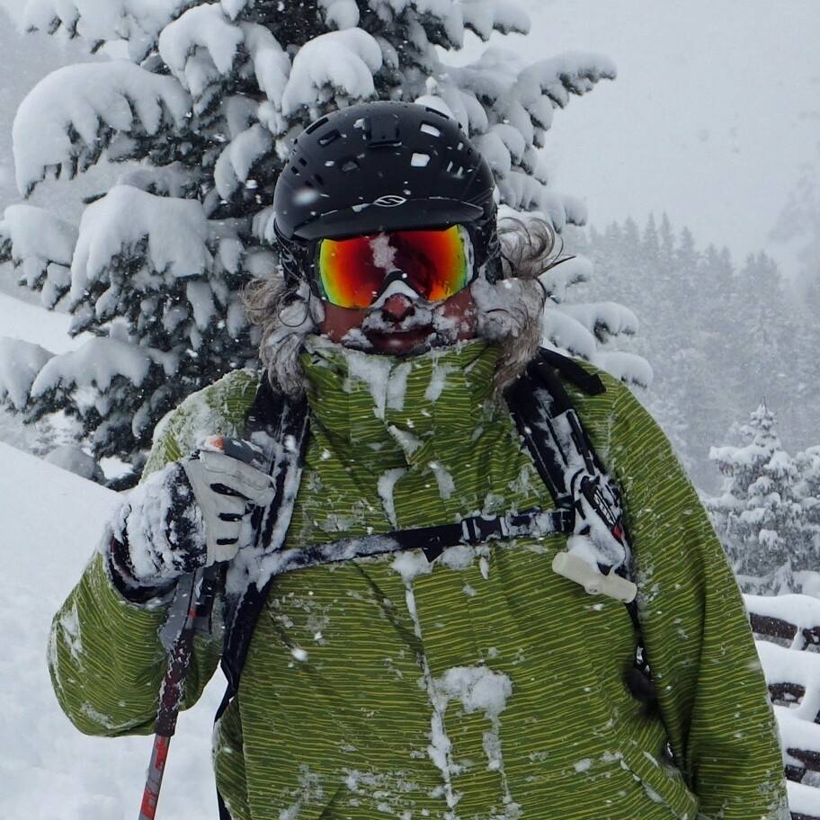 HannesSnowing Hannes, covered in snow.