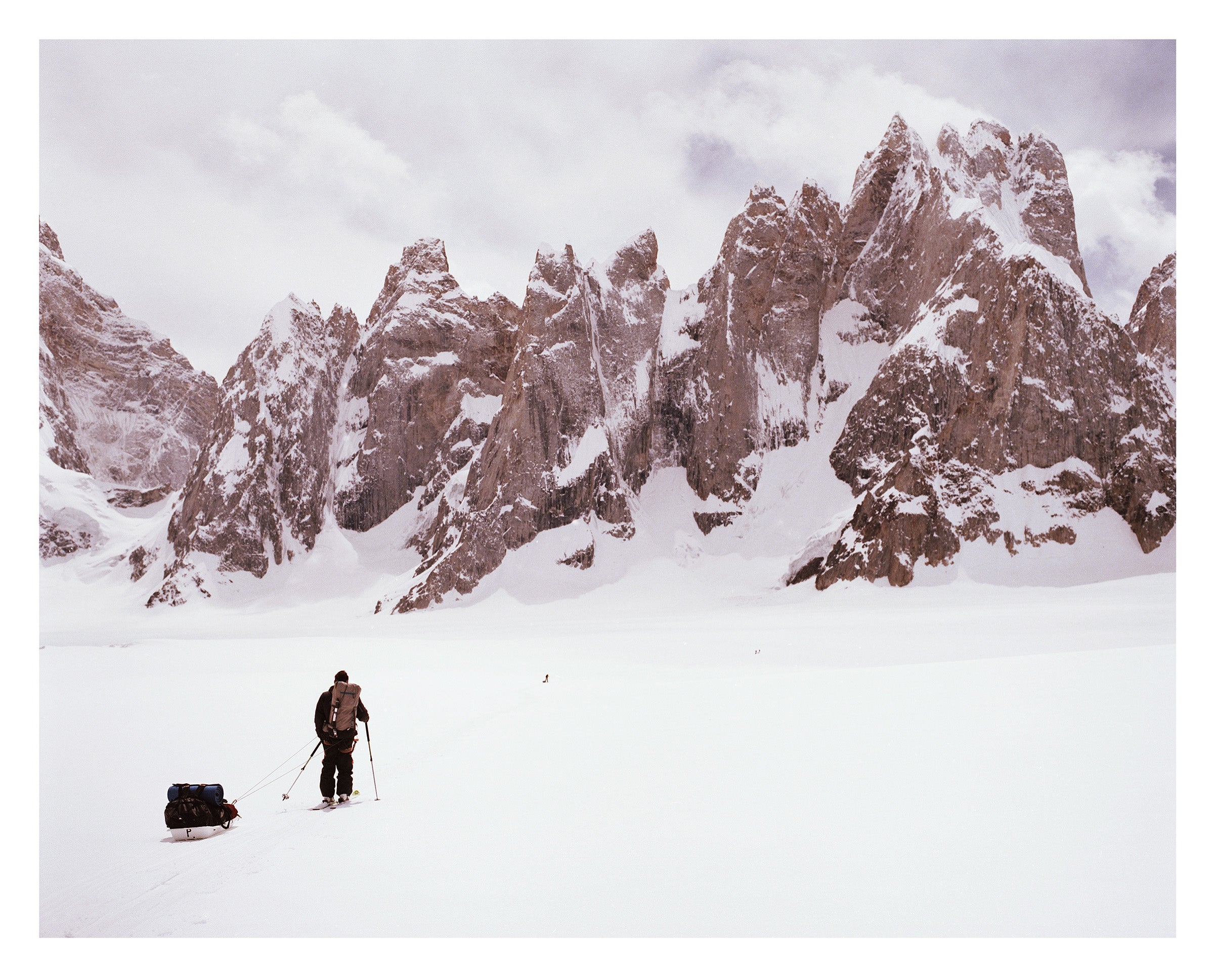 P67_Portra400_316_Julien_and_crew_skinning_towards_Solu_Towers_HD Photo Credit: Jérôme Tanon