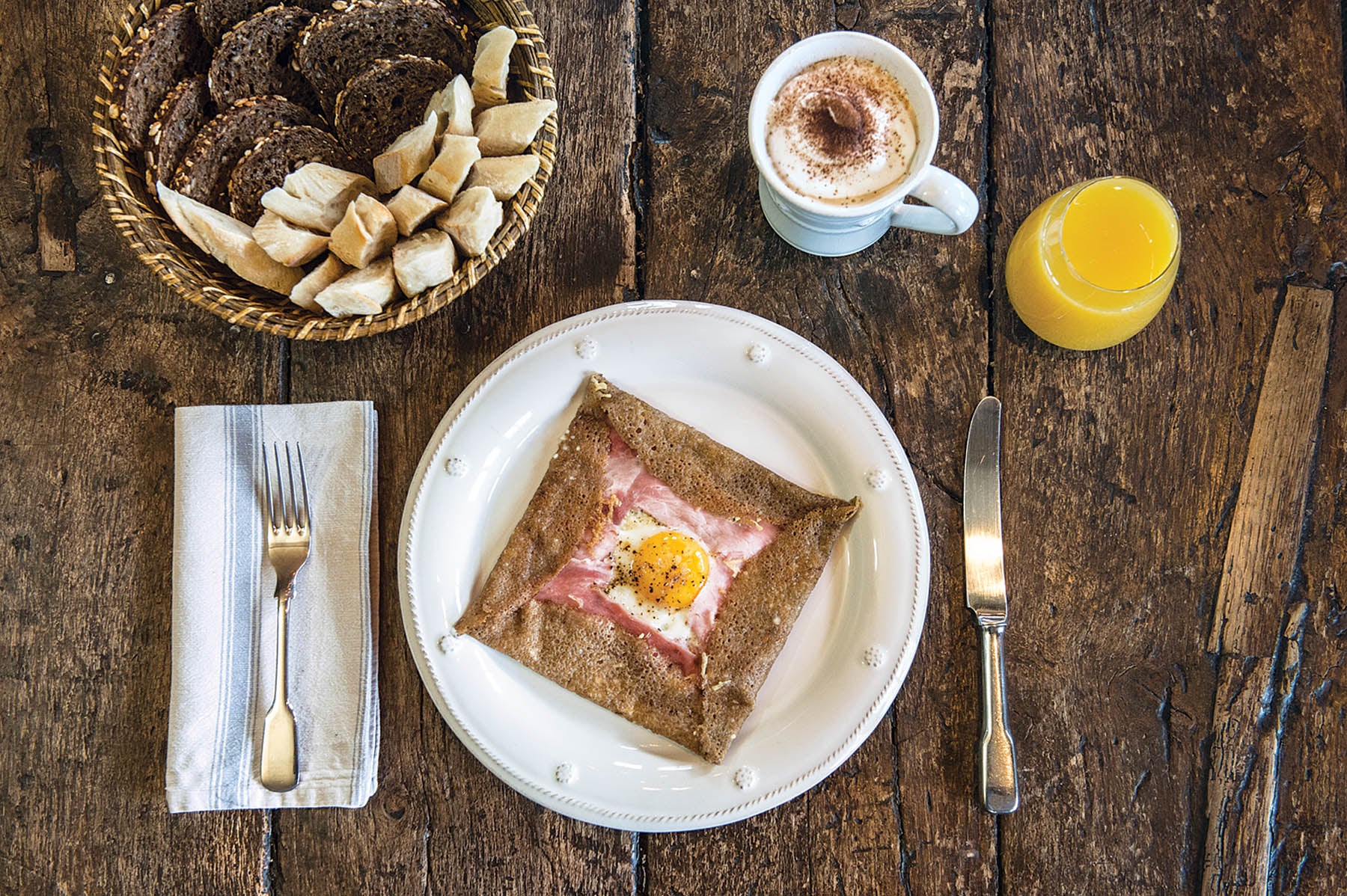 SKI1218-ELE06-GaletteBretonne-S The cuisine is a huge part of the Eleven experience—especially in France.