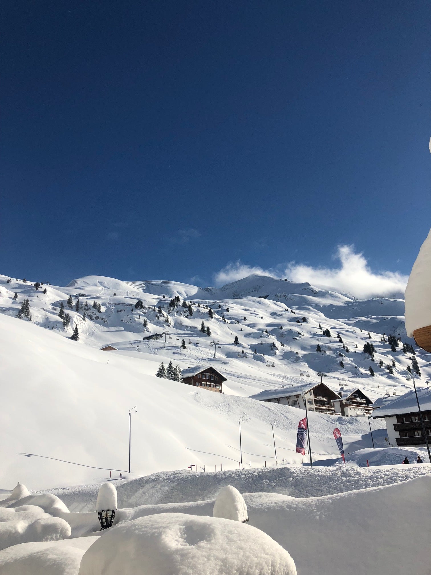 IMG_7205 Blue ski over deep snow in Zurs