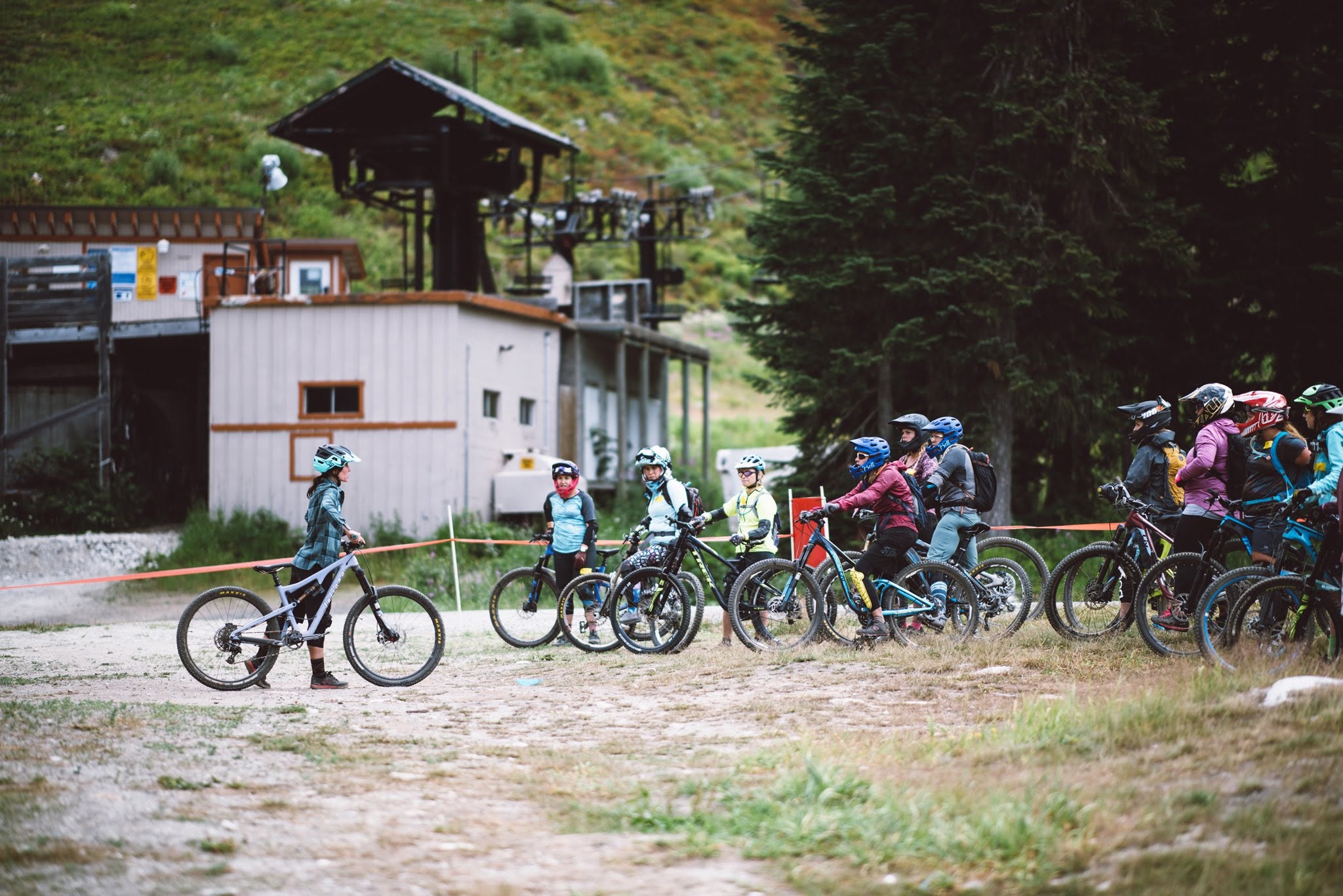 Shan9 Shannon Skouras Mahre leads a Girls With Grit mountain biking clinic in Yakima, Washington