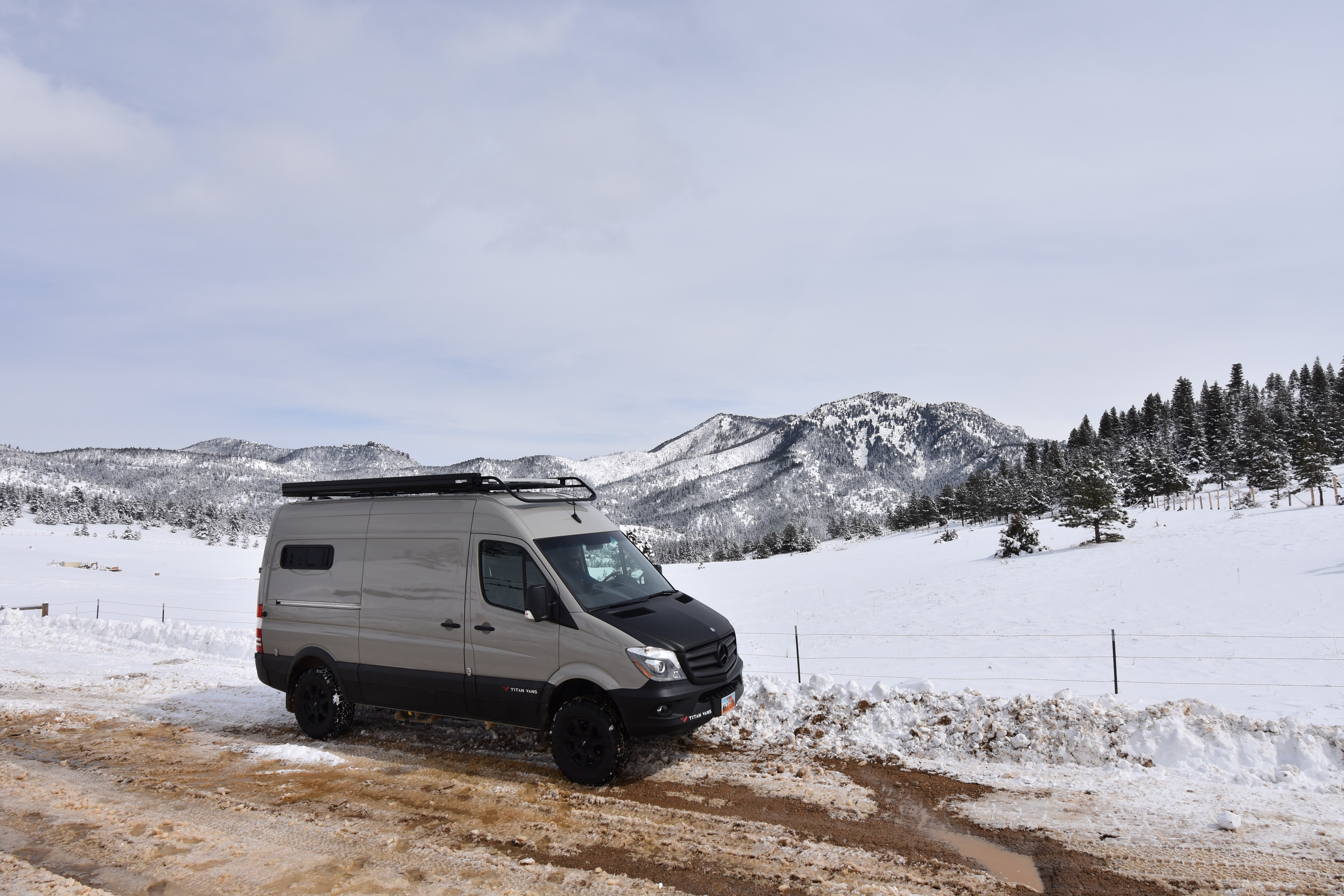 A-lodge Van Titan Van in snow