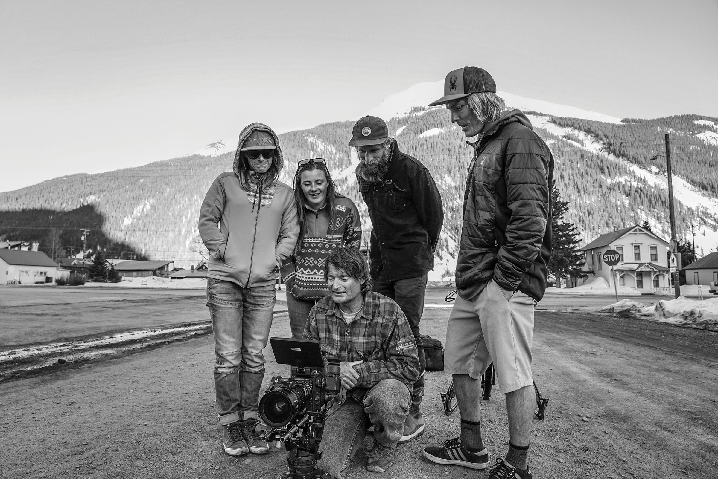 SNW70-SIL-20190419-SilvertonDSC00834_byIanAnderson The athletes checking in with the cinematographers.