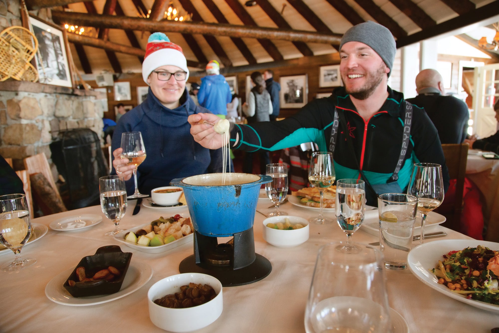 SKI1219-EC-SV6 Jon Jay tries fondue at The Roundhouse in Sun Valley Idaho.