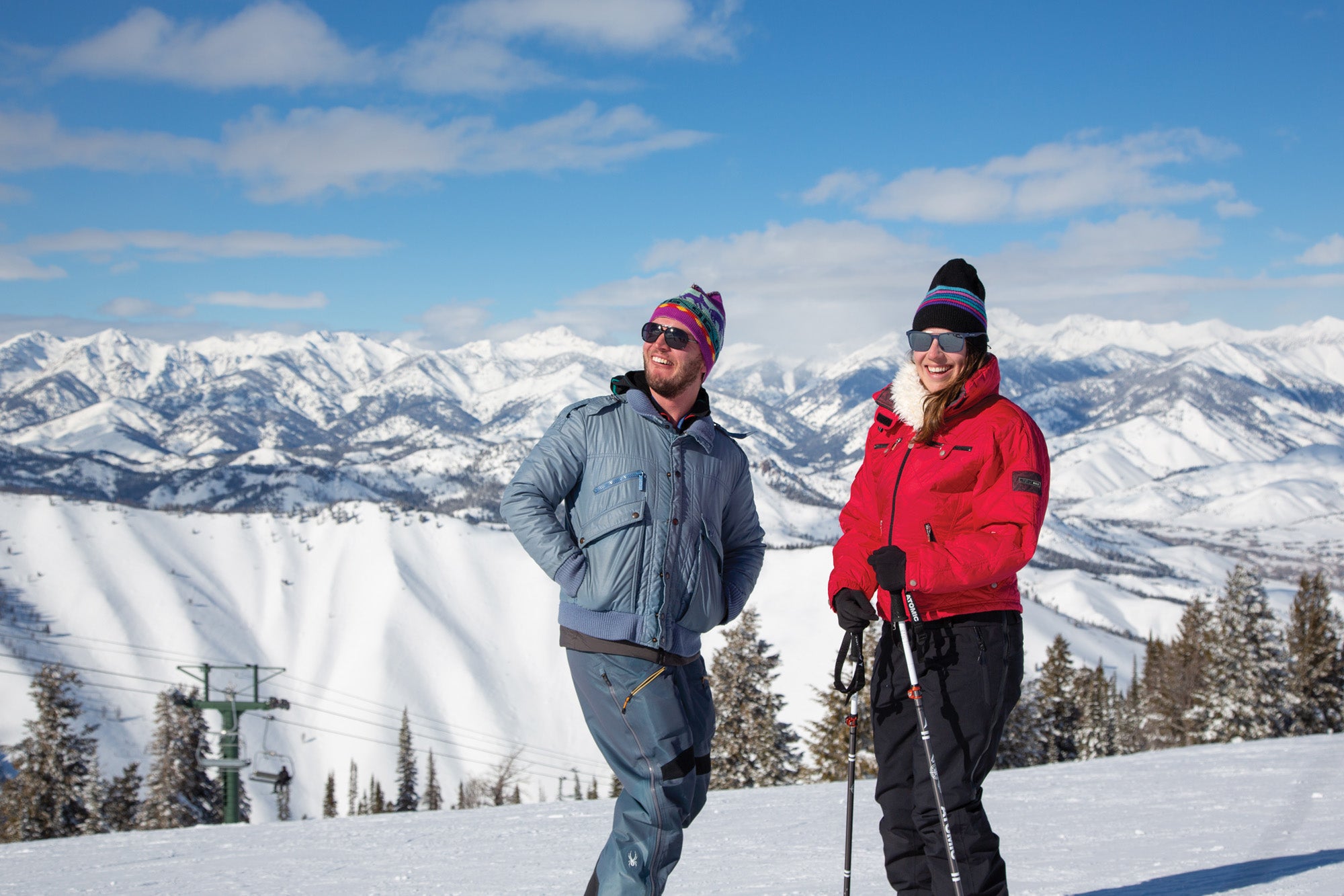 SKI1219-EC-Town7 Jony Jay and Jenny Wiegand in ski gear at the top of a ski slope in Ketchum, Idaho