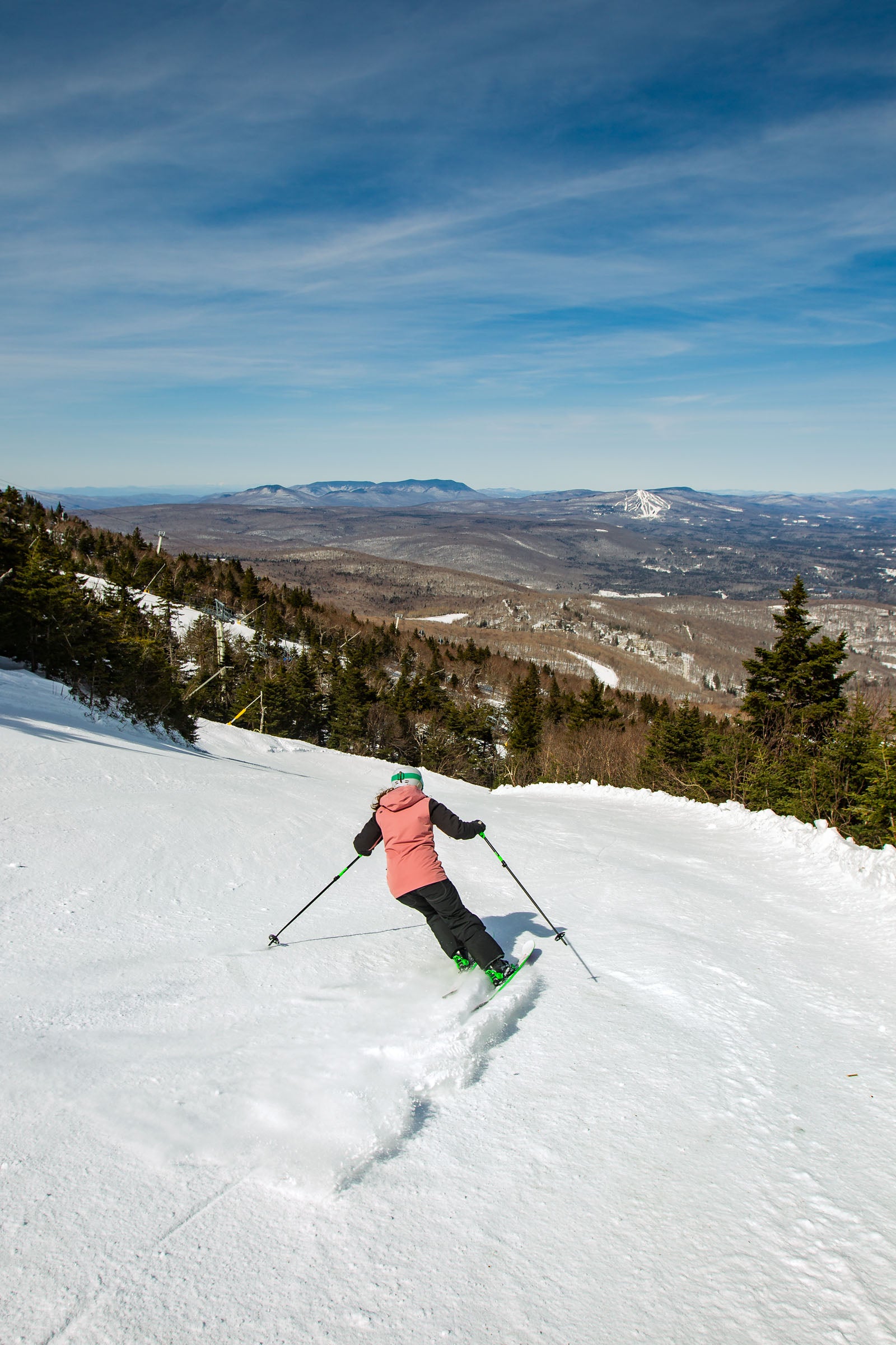WEB JCash_Stratton_T4F6947_v2 copy Skier in pink jacket skiing down slope in Stratton, Vermont
