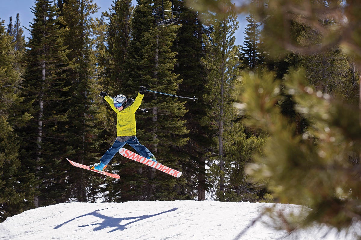 SKI0120-Eldora08 Freestyle teamer Darian Squires airs it out over Hot Dog Alley.