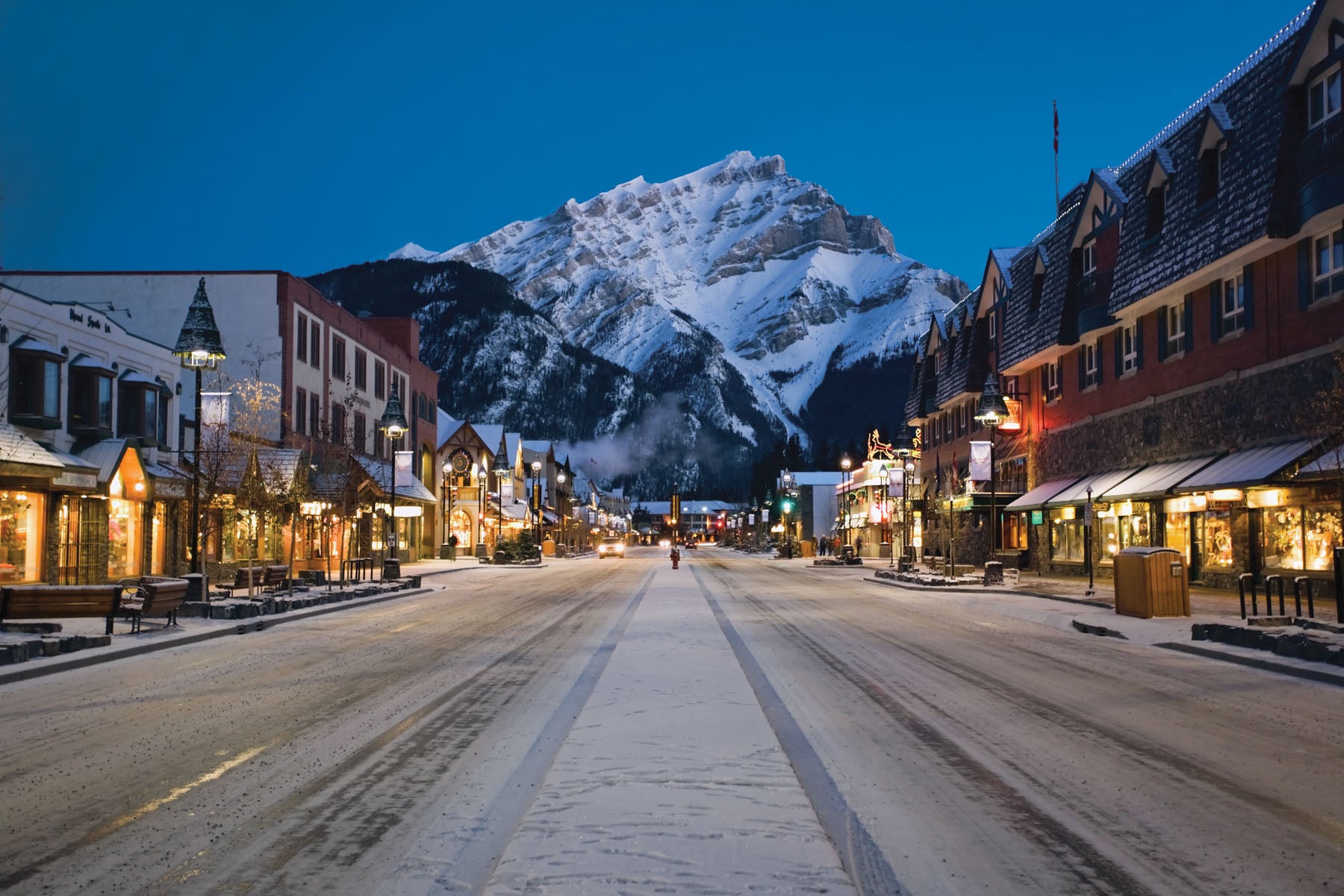 SKI1018-Town-Banff3b Main Street Banff