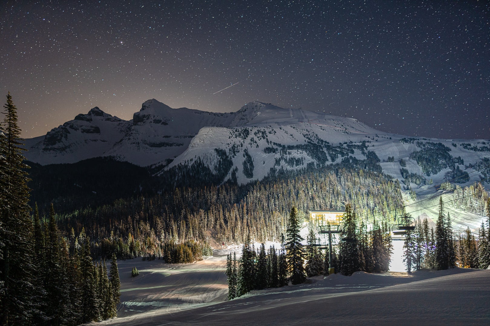 BUR07630 Stargazing at Lake Louise
