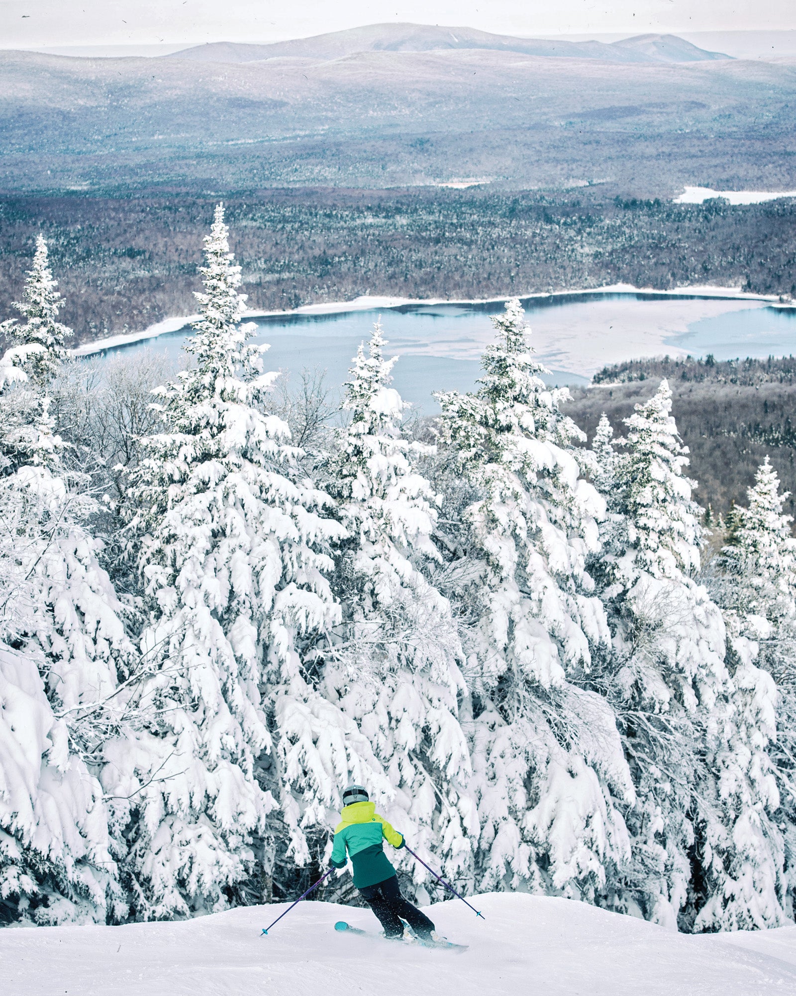 SKI1120-RGE17-MountSnow-Courtesy 2021 Resort Guide Mount Snow Vermont
