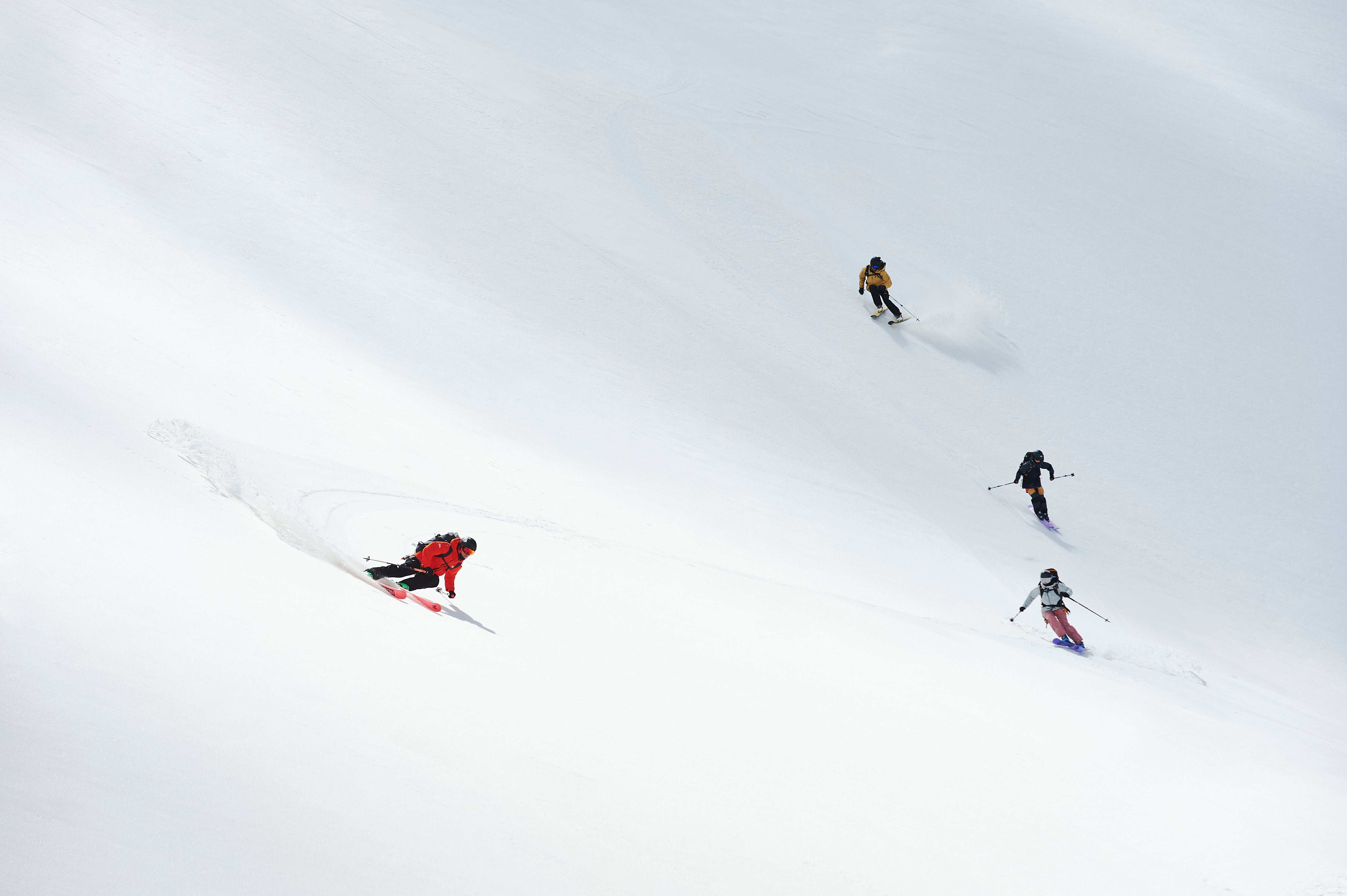 FAC_ZTVFILM_RuediFluck-200520-pdg-actionshoot-0559 1 Zermatt to Verbier: Sam Anthamatten, Elisabeth Gerritzen, Yann Rausis, and Anna Smoothy skiing