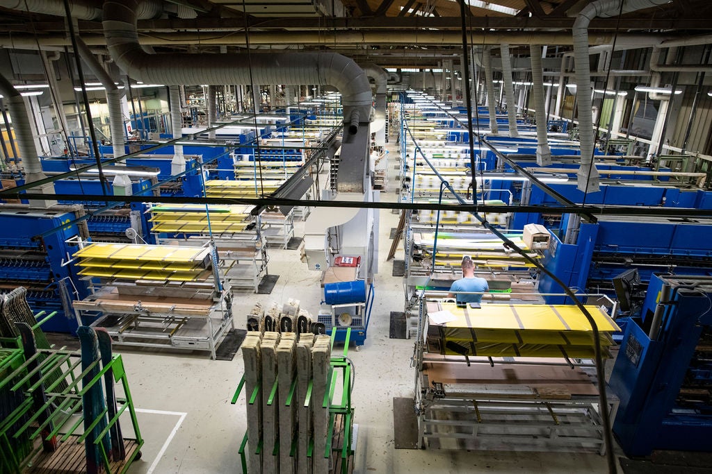 _CLS7011 Ski presses at the Elan Factory
