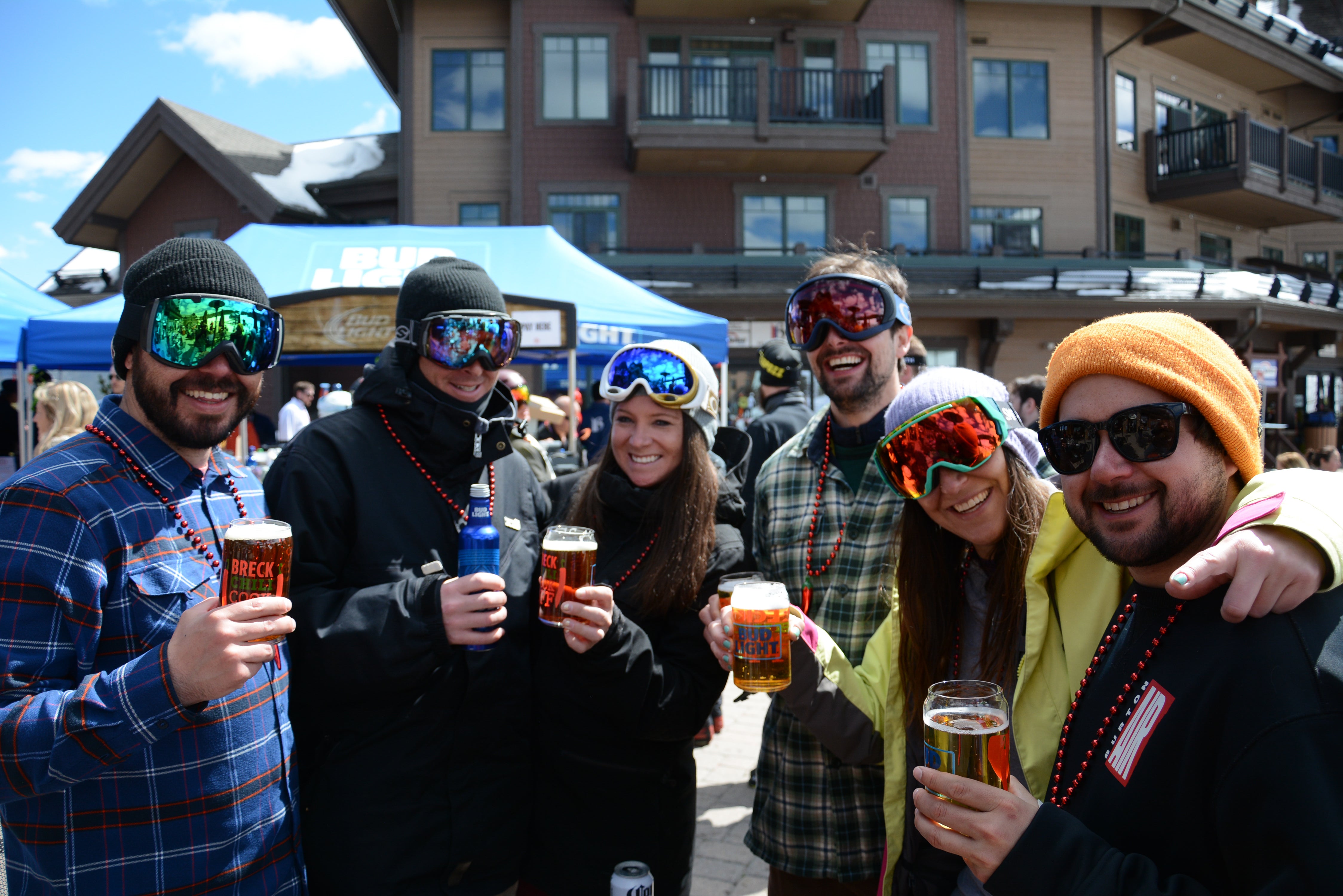 Pep skiing in Sweet Protection