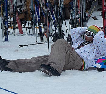 Kick-Turn #3 STEP 3: THINK FINESSENow the crux: Bring the tail of the raised (downhill) ski around and let the tip fall in the opposite direction so that you're…