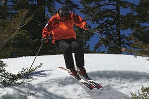 Evolution 1005 Once into his direction change, Mike works delicately. He allows his skis' sidecut to do the work.