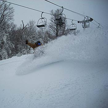 Advanced: Step 2 In shorter turns, think ofyour hips as connected toyour upper body. Theyshould face where yourtorso is pointed—downhill.