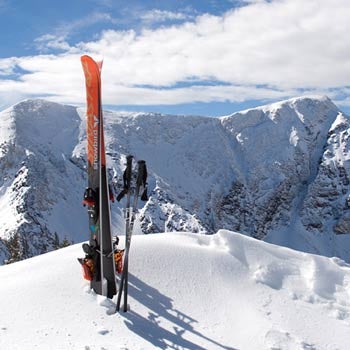 Snowmaking Las Leñas has snowmaking and grooming on 60 km of the mountain, which comes out to only 27 designated runs. The rest is left for you to enjoy as…
