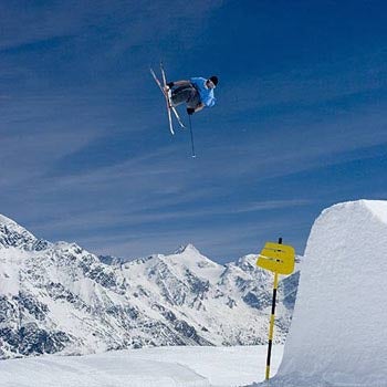 Solden Mute 540 Spring sessions mean blue skies and riding in t-shirts - happy days. Mute 540.PHOTO: Rudi Wyhlidal