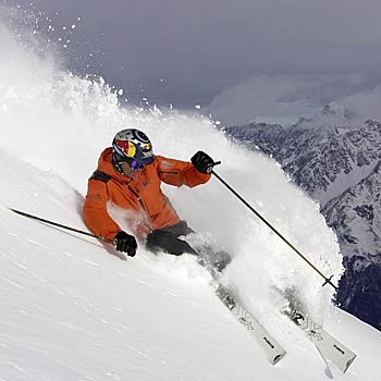 Let's Ski Korea YongPyong, the first ski resort in South Korea, opened in 1975 on the slopes of Mr. Balwansan, four hours south of Seoul.