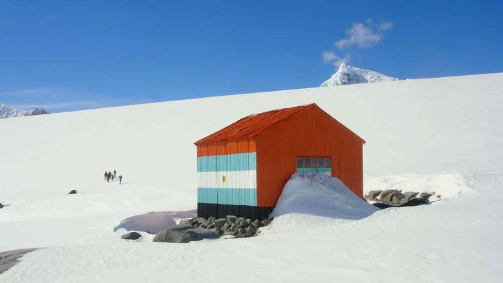 Antarctic Settelment An abandoned Argentine hut on Weincke I.