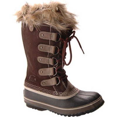 Sorel Joan of Arctic Boots For your ski-bunny girlfriend: She doesn’t want to soak her feet tromping around the base village, and she’ll need a pair of winterized shoes that…