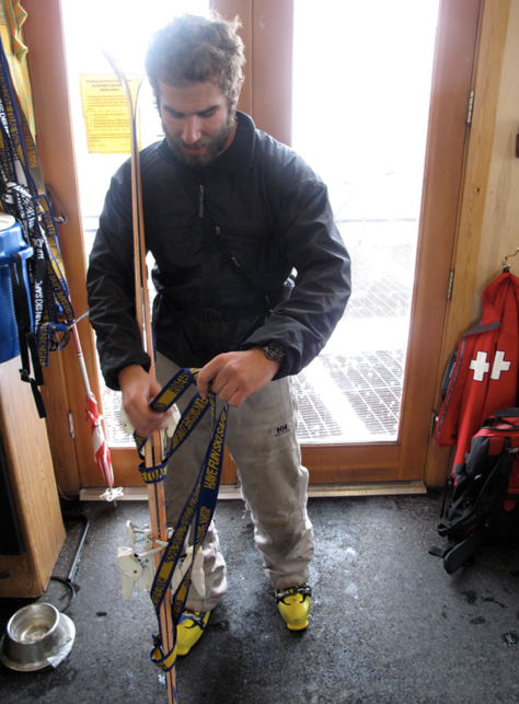 How to Carry Your Skis on a Bootpack: Step 2 Next, loop the strap around the ski so it creates what looks like two backpack straps on one side.