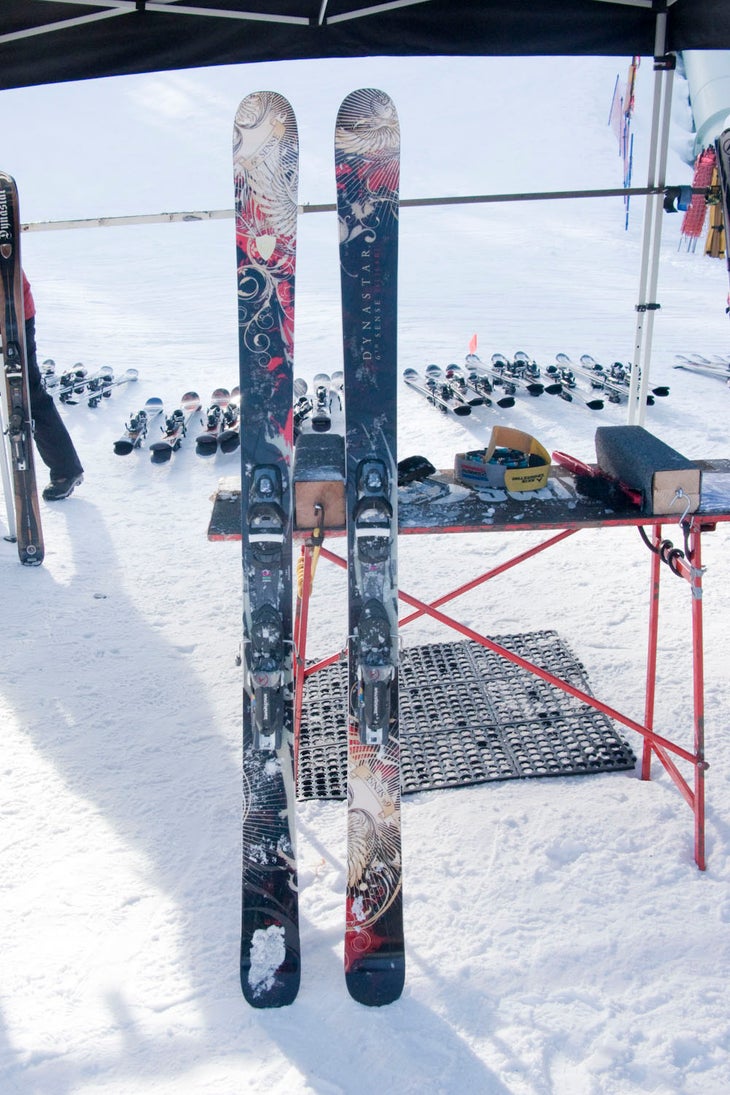 Dynastar 6th Sense Slicer A new model from Dynastar this year, the slicer is a rockered big mountain twin tip. The Slicer is agile due to its rocker design yet preforms very…