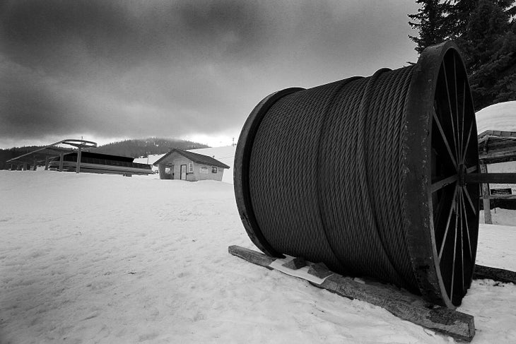 Lift Cable The cable sits ready at the base area.