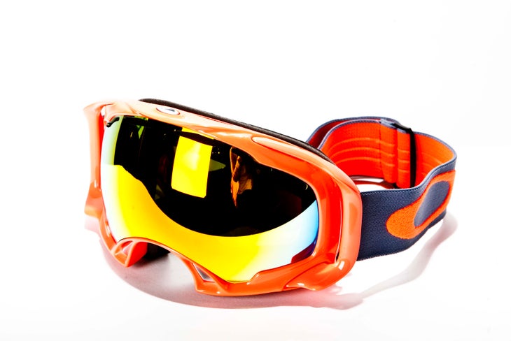 Oakley Splice Goggles Adjust your lenses based on the light with Oakley's interchangeable Splice Goggles. The frame is built wide to offer maximum peripheral vision and…