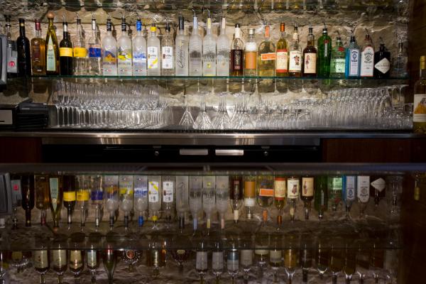 Eat Like a Celebrity (on a Commoners Budget) Aspen is teeming with gourmet restaurants, but who can afford them? Thanks to bar menus, you too can indulge in some of the best food in Aspen for a…