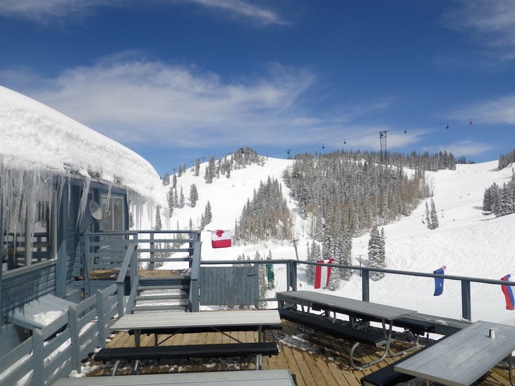 On-Mountain Munching After hitting Bell Mountain and Trainor’s at Ajax, unwind at Bonnie’s—the original mid-mountain restaurant. Bonnie’s wood-paneled cafeteria is cozy…