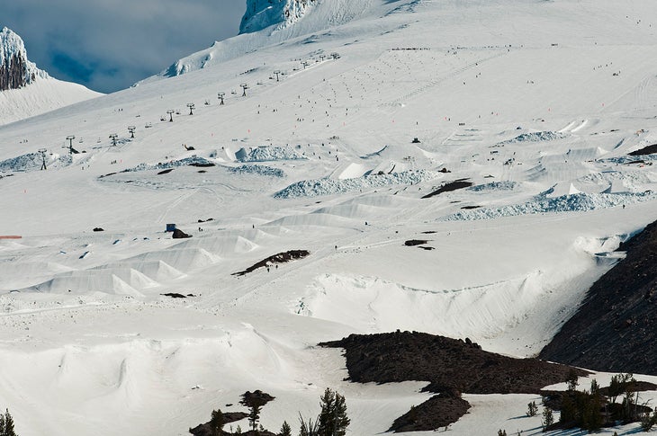 Windells Academy - Mt. Hood, Oregon Dates: June 4th-August 12th Founded in 1988 by world-champion snowboarder, Tim Windell, Windells Academy has been a major player the snowsports…
