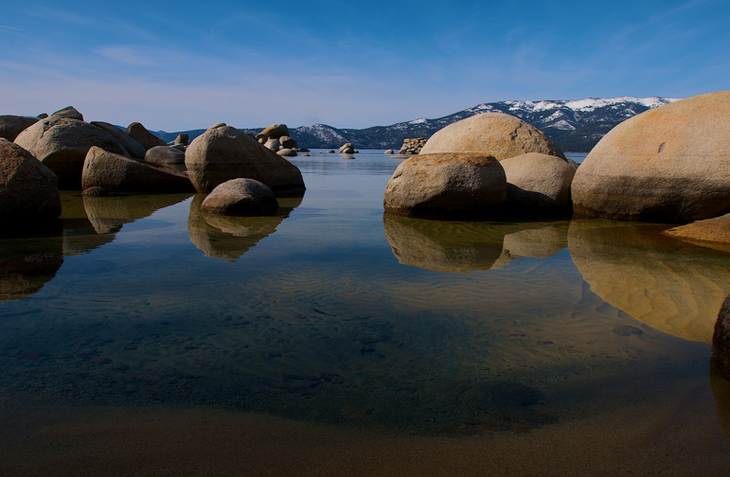 Lake Tahoe Loop Start in Reno, but you probably shouldn’t stay there too long or you’ll spend your entire trip playing slot machines in the airport. Head west on 80…