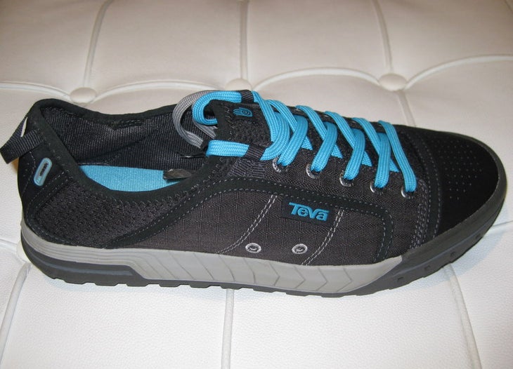 Teva Fuse-ion For the guy or girl that wants a shoe that works great for Stand Up Paddle Boarding (SUP) and looks great for casual wear, the Fus-ion is an…