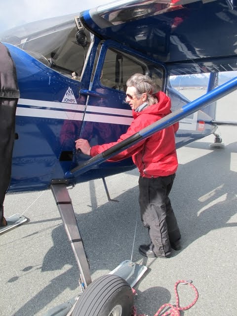 Flying Like Skiing Olsen flies like a skier, swooping, climbing, and arcing high-angle turns through the air. He says he thinks of flying the same way he used to…