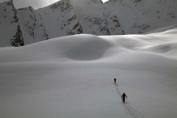 America’s Best- Kept Secret: Ski-tour the North Cascades. I am not a woman. But if I were to occasionally wish to be one, it’s only so I could join a women-only She Rocks the Alpine backcountry-skiing trip…