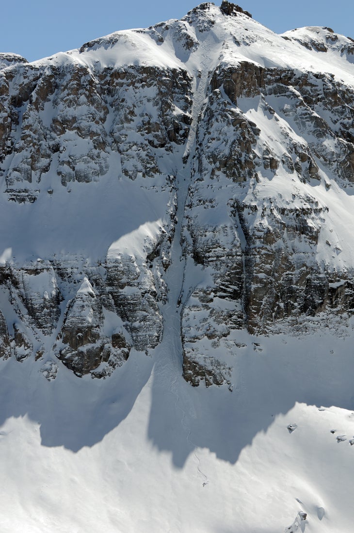 Colorado Couloir Season: Commit to a cleft. I’d had my eyes on the San Joaquin couloir all season. It’s a beauty: a 1,500-vertical-foot, 45-to-50-degree sliver sliced clean and straight down…