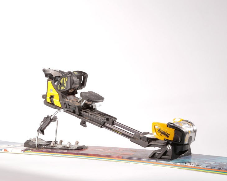 Heelpiece The Tracker uses a heel mechanism similar to that of its alpine bindings. The benefit? It’s super easy to step in and out of.