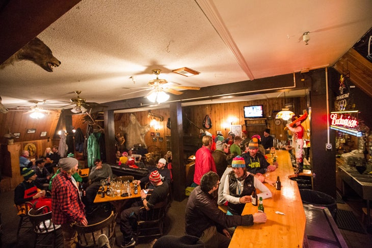 Apres The bar at the Peruvian Lodge is the spot to après in Little Cottonwood. Some of the best skiers in the world—stars in ski films and underground…