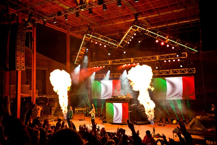 To the Irish Here, Macklemore pays homage to his Irish roots on the way out. Thanks for the show.