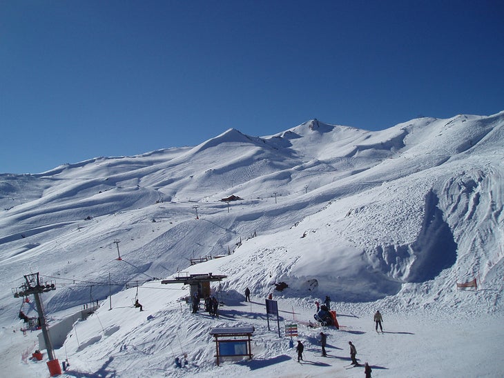 Valle Nevado – Santiago This Chilean skiing hotspot is about 30 miles from the capital city of Santiago. On clear days, the entire city is visible from the top. Valle Nevado…