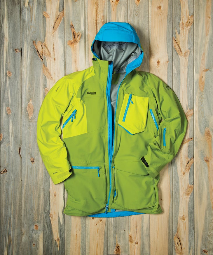 BERGANS OF NORWAY HODLEKVE JACKET With its bright color blocking and loose fit, the Hodlekve is a waterproof-breathable hardshell with Scandinavian flair. The deep bucket pockets are…
