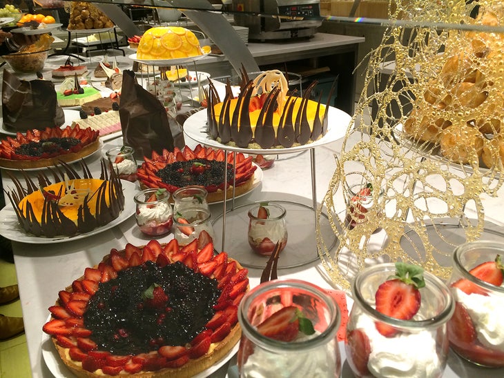 Le Buffet None