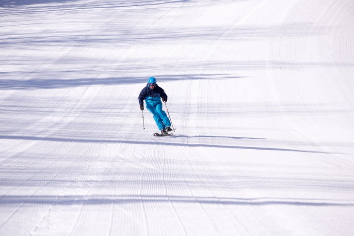 D77C7560 Michael Rogan demonstrates a one-ski technique drill to promote good pressure control.